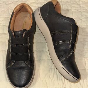 Clarks Nalle Ease leather slip-on sneaker in black size 8